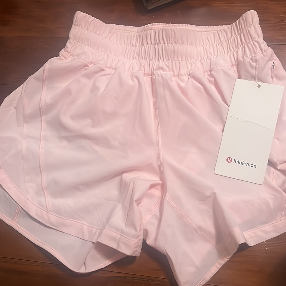 Lululemon Track That Mid-Rise lined short 5” NWT